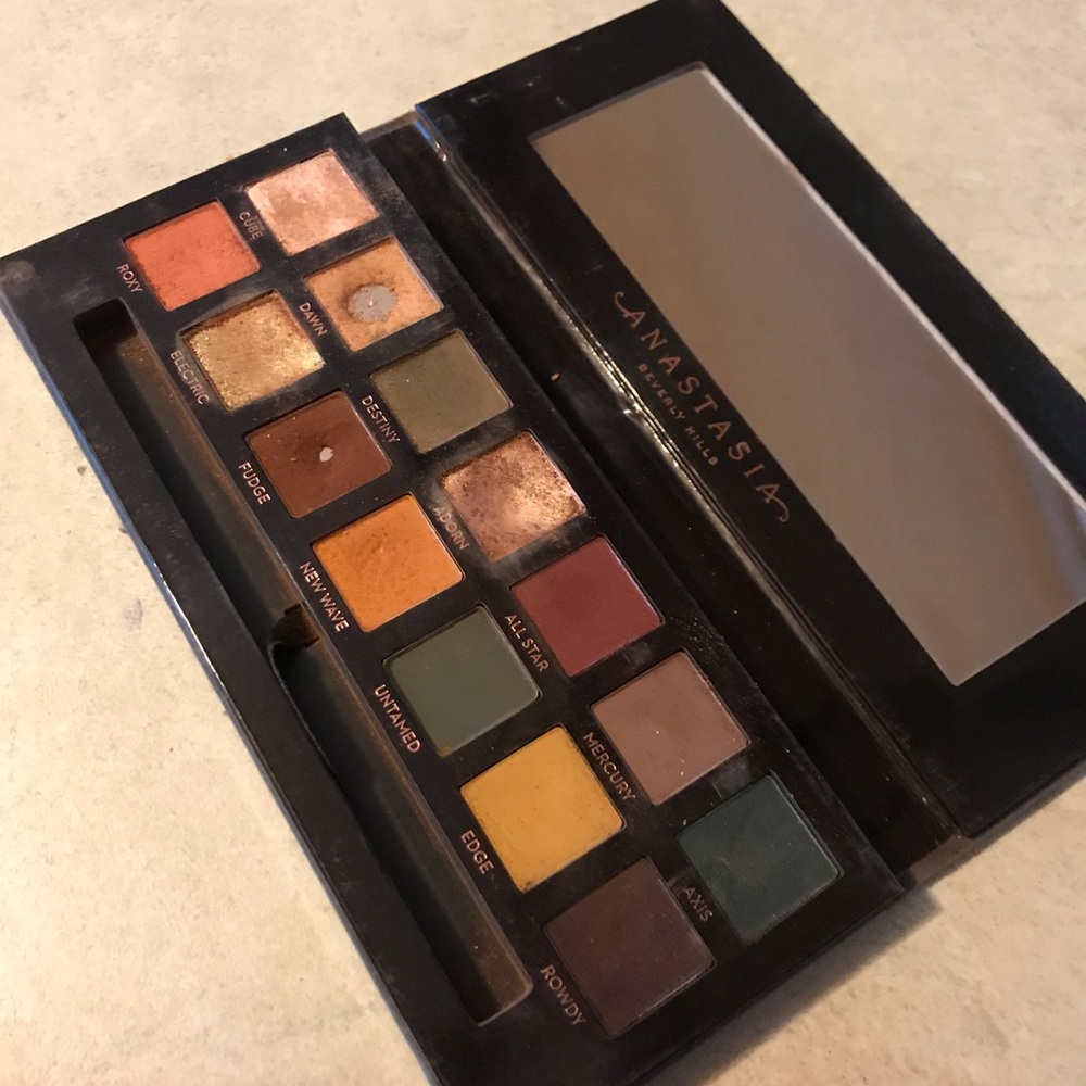 Eyeshadow palette